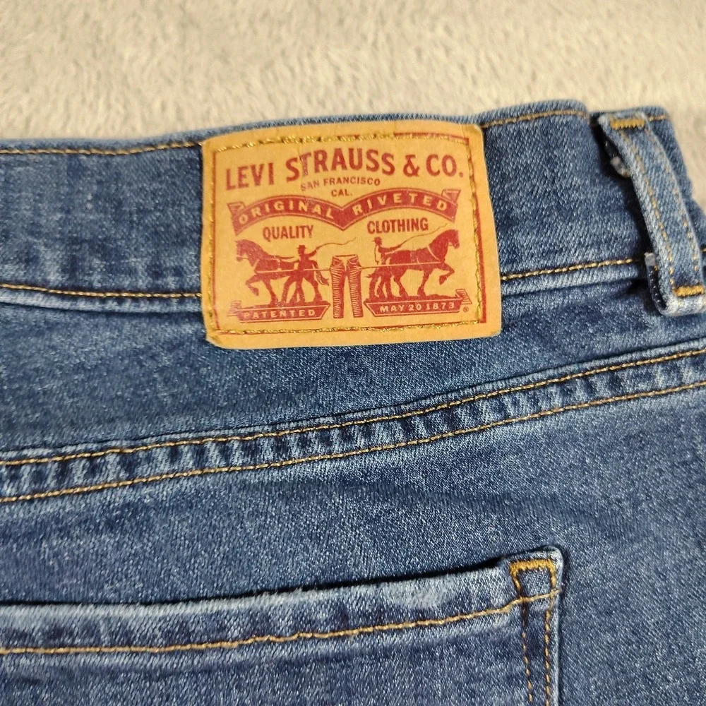 Levis Bermuda Jean Shorts Ladies 32/11 Blue Denim Outdoor Stretch Comfort Garden
